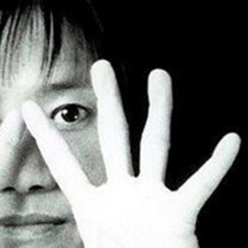 Headshot of Nobuho Nagasawa with her hand