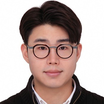 Headshot of Dennis Lee