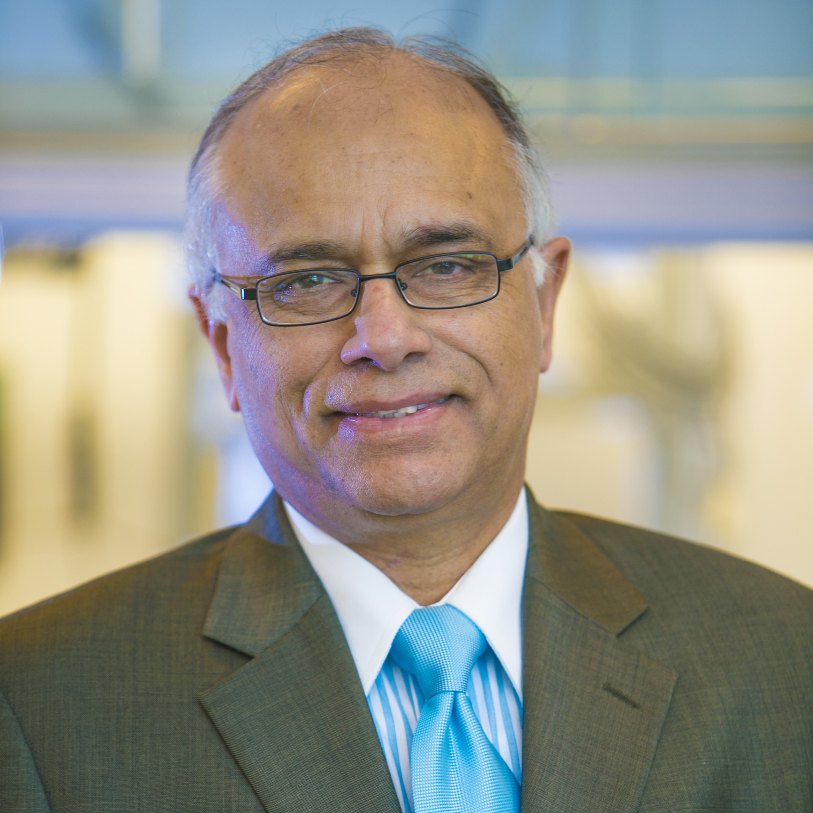 Headshot of Devinder mahajan