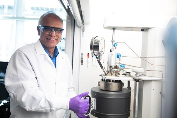 Dr. Devinder Mahajan Receives SUNY TAF Class of 2024 Award