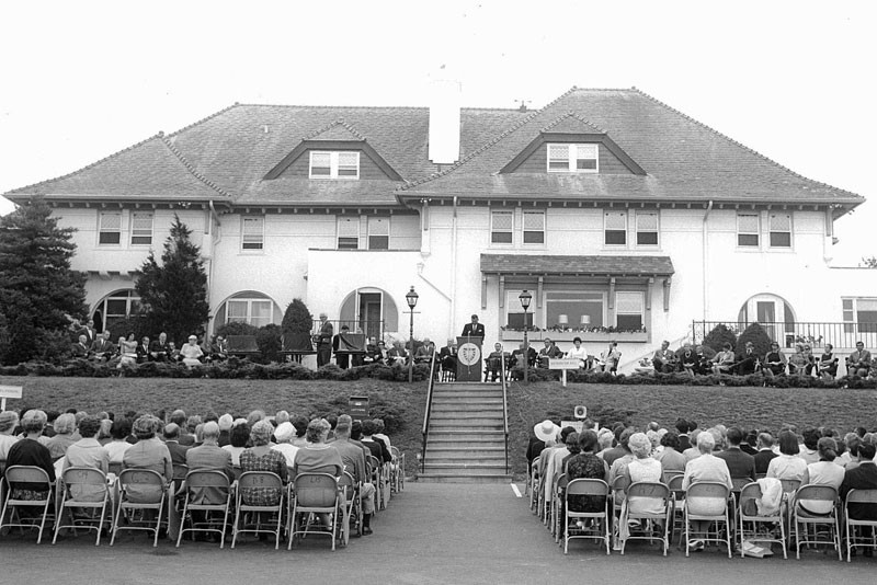 The first commencement ceremony in 1967.