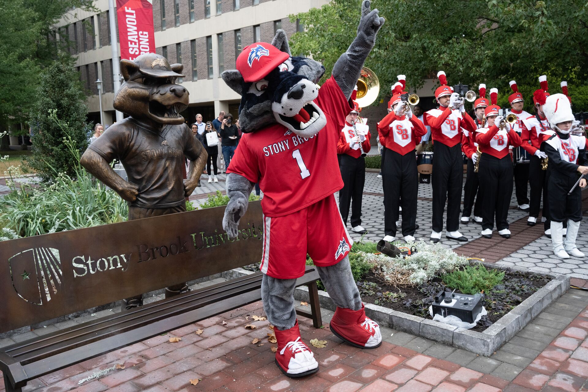 wolfie-at-wolfie-statue