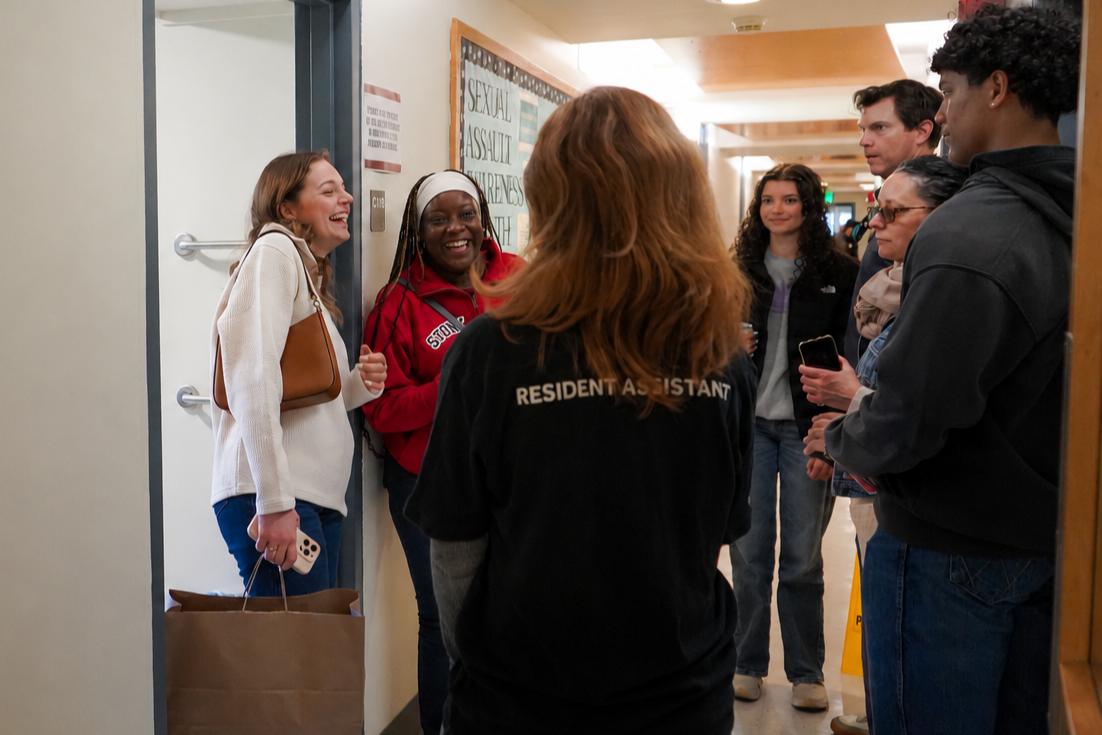 A Resident Assistant gives students a tour